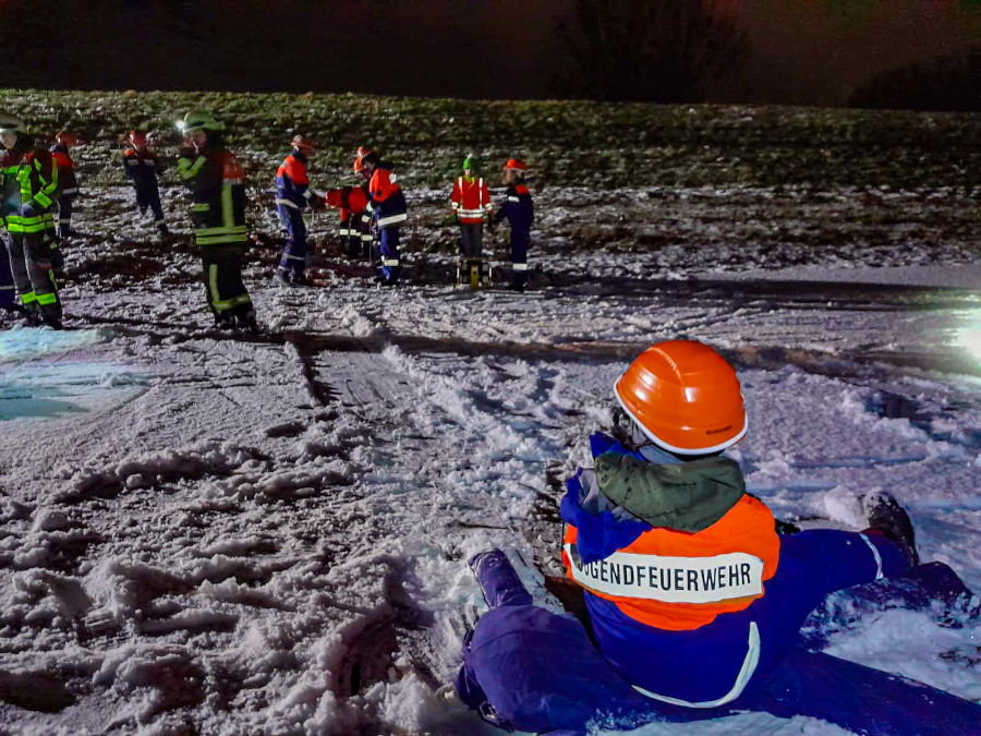 Gelungene Übung: Jugendfeuerwehr Maximiliansau übt Eisrettung